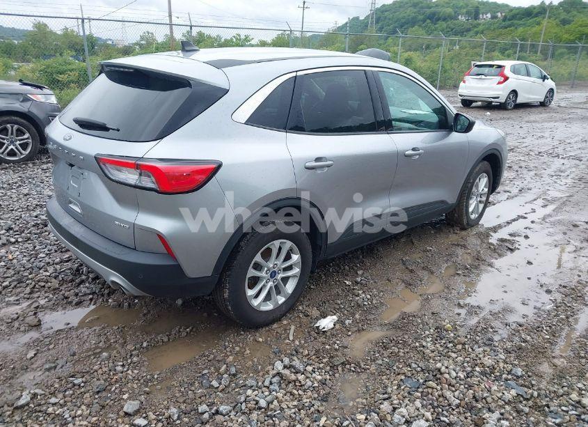 Photo 4 of 2022 Ford Escape SE (VIN 1FMCU9G67NUB41403)