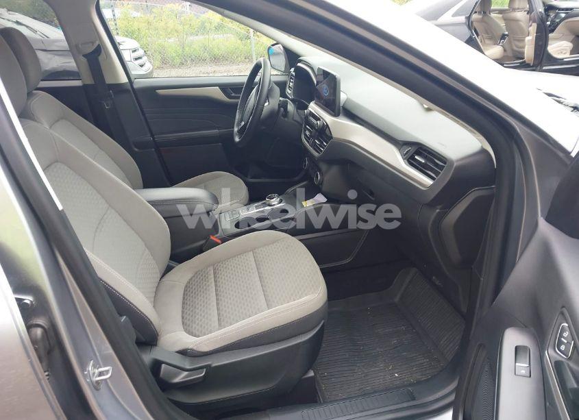 Photo 5 of 2022 Ford Escape SE (VIN 1FMCU9G67NUB41403)