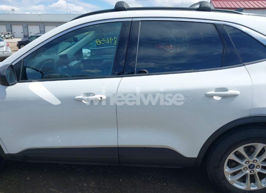 Photo 15 of 2022 Ford Escape SE (VIN 1FMCU9G67NUB62770)