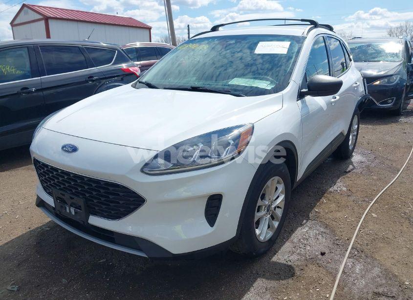 Photo 2 of 2022 Ford Escape SE (VIN 1FMCU9G67NUB62770)