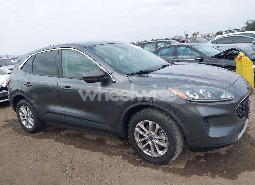 Photo 13 of 2020 Ford Escape SE (VIN 1FMCU9G68LUA38066)