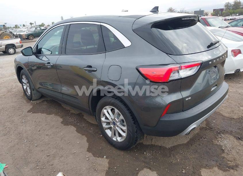 Photo 3 of 2020 Ford Escape SE (VIN 1FMCU9G68LUA38066)