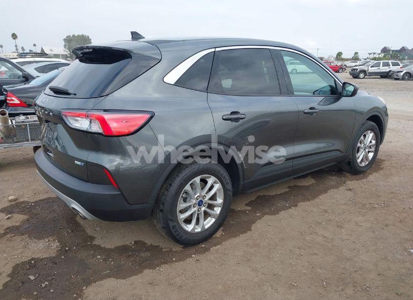 Photo 4 of 2020 Ford Escape SE (VIN 1FMCU9G68LUA38066)