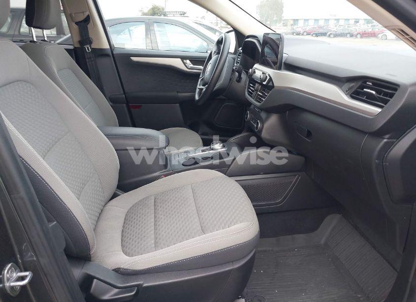 Photo 5 of 2020 Ford Escape SE (VIN 1FMCU9G68LUA38066)