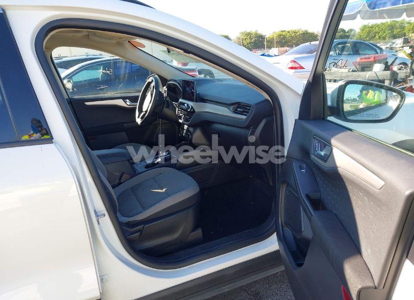 Photo 5 of 2020 Ford Escape SE (VIN 1FMCU9G68LUA74517)