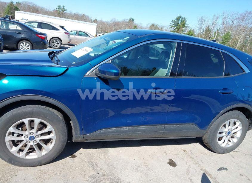 Photo 15 of 2020 Ford Escape SE (VIN 1FMCU9G68LUA88952)