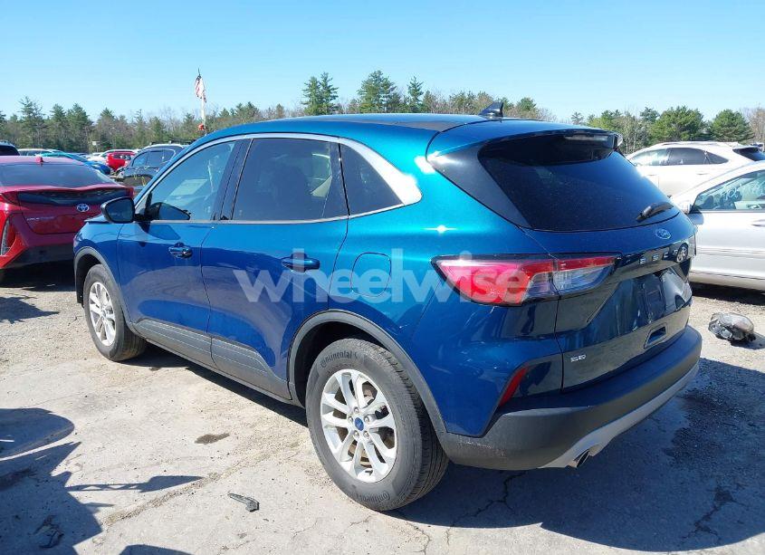 Photo 3 of 2020 Ford Escape SE (VIN 1FMCU9G68LUA88952)
