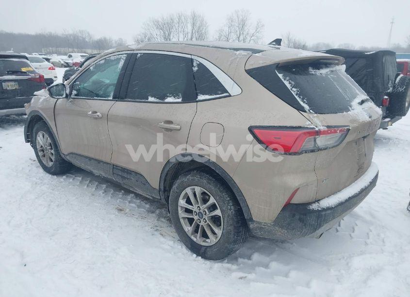 Photo 3 of 2020 Ford Escape SE (VIN 1FMCU9G68LUA97196)