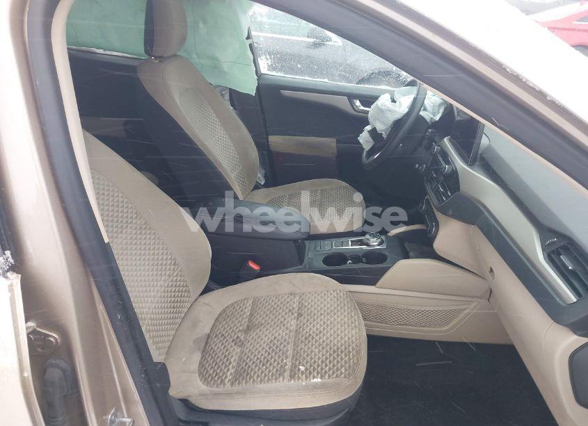 Photo 5 of 2020 Ford Escape SE (VIN 1FMCU9G68LUA97196)