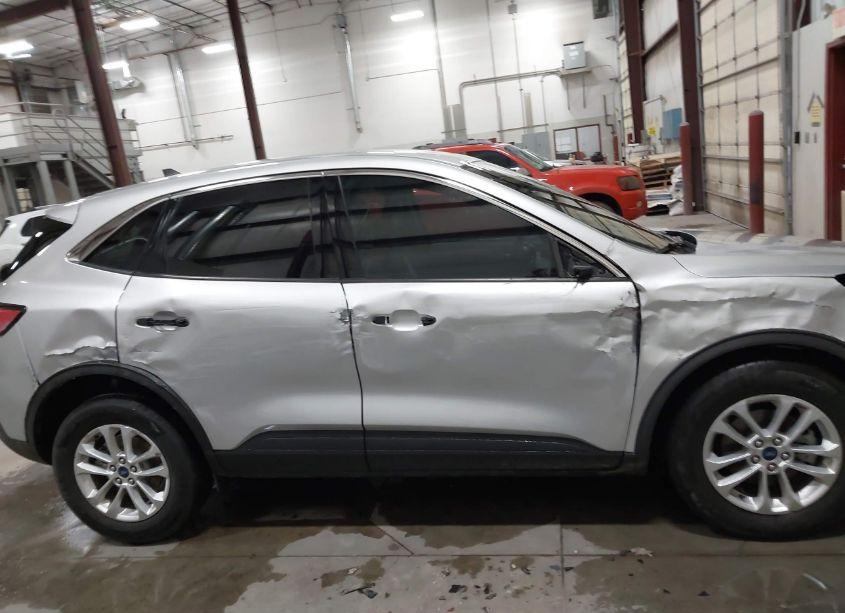 Photo 13 of 2020 Ford Escape SE (VIN 1FMCU9G68LUB70728)