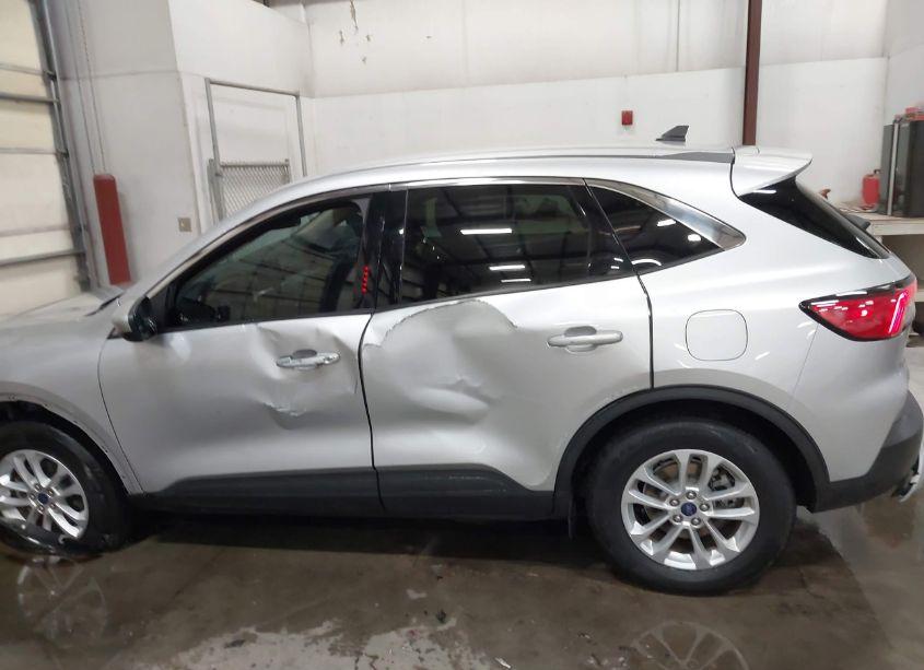 Photo 14 of 2020 Ford Escape SE (VIN 1FMCU9G68LUB70728)