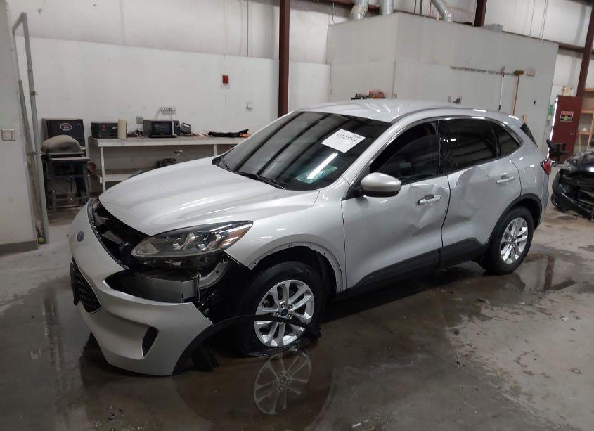 Photo 2 of 2020 Ford Escape SE (VIN 1FMCU9G68LUB70728)