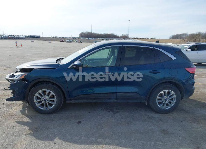 Photo 15 of 2020 Ford Escape SE (VIN 1FMCU9G68LUC31480)