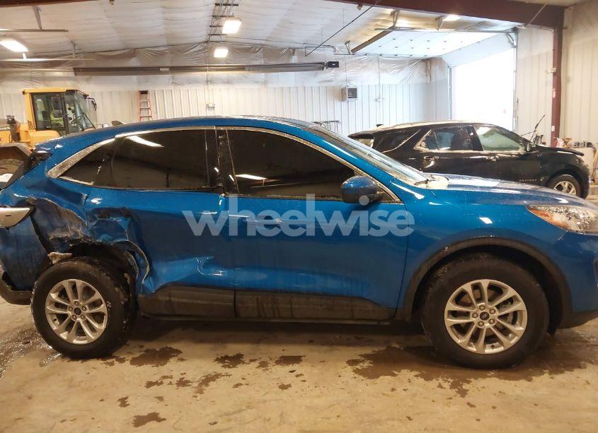 Photo 13 of 2020 Ford Escape SE (VIN 1FMCU9G68LUC70537)