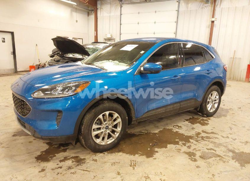 Photo 2 of 2020 Ford Escape SE (VIN 1FMCU9G68LUC70537)