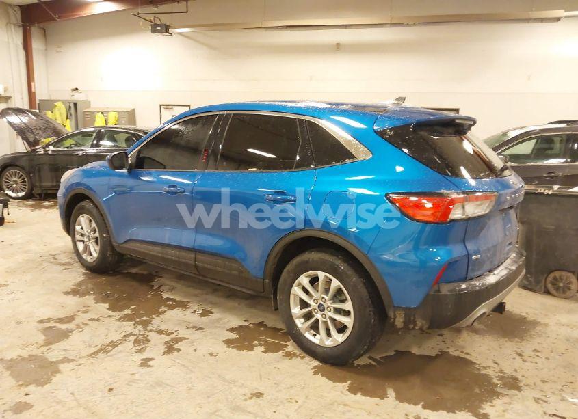Photo 3 of 2020 Ford Escape SE (VIN 1FMCU9G68LUC70537)
