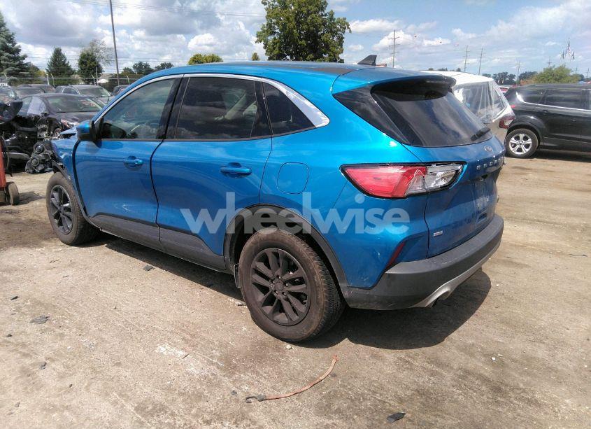 Photo 3 of 2021 Ford Escape SE (VIN 1FMCU9G68MUA22841)