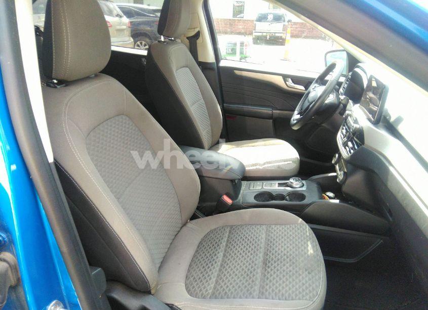 Photo 5 of 2021 Ford Escape SE (VIN 1FMCU9G68MUA22841)