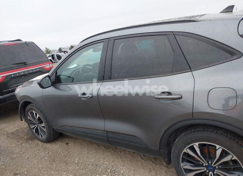 Photo 15 of 2021 Ford Escape SE (VIN 1FMCU9G68MUA34231)