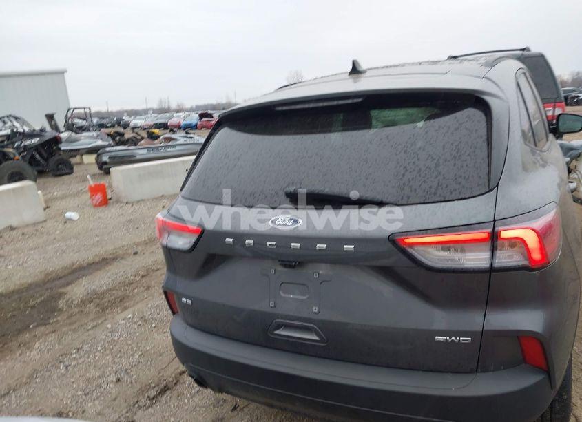 Photo 17 of 2021 Ford Escape SE (VIN 1FMCU9G68MUA34231)