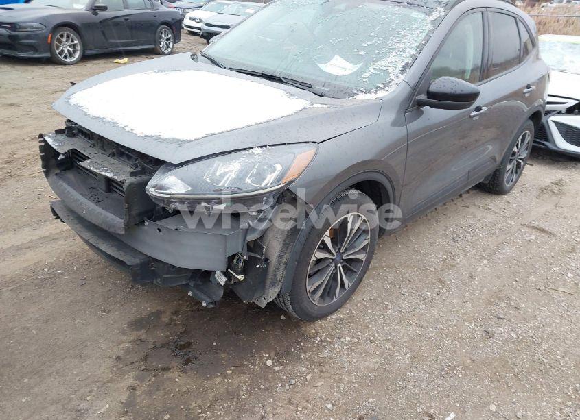 Photo 2 of 2021 Ford Escape SE (VIN 1FMCU9G68MUA34231)