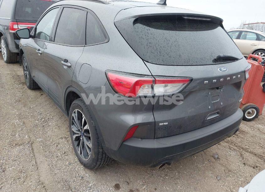 Photo 3 of 2021 Ford Escape SE (VIN 1FMCU9G68MUA34231)