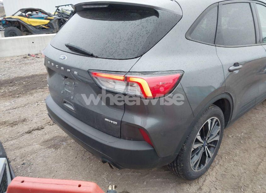 Photo 4 of 2021 Ford Escape SE (VIN 1FMCU9G68MUA34231)