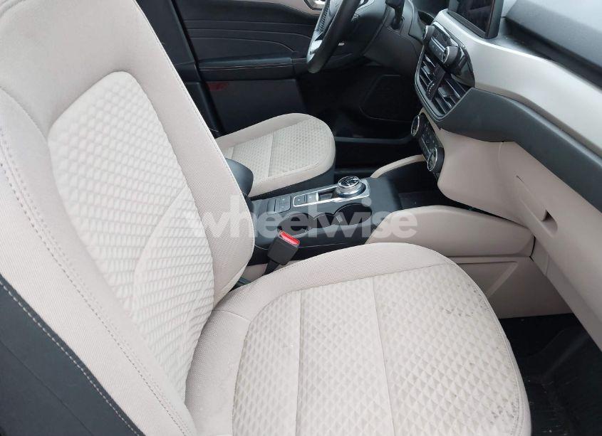 Photo 5 of 2021 Ford Escape SE (VIN 1FMCU9G68MUA34231)