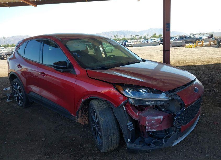 2021 Ford Escape SE (VIN 1FMCU9G68MUA48677) main photo