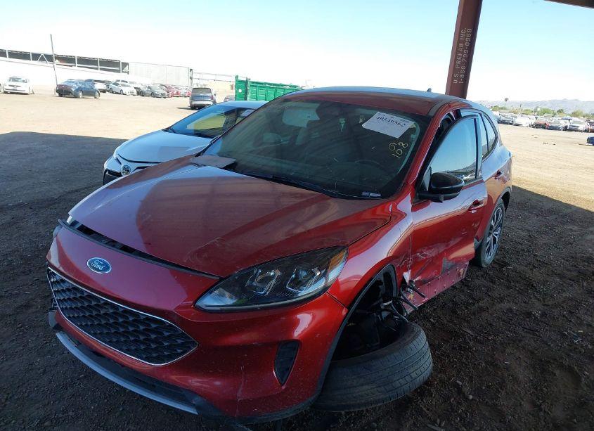Photo 2 of 2021 Ford Escape SE (VIN 1FMCU9G68MUA48677)