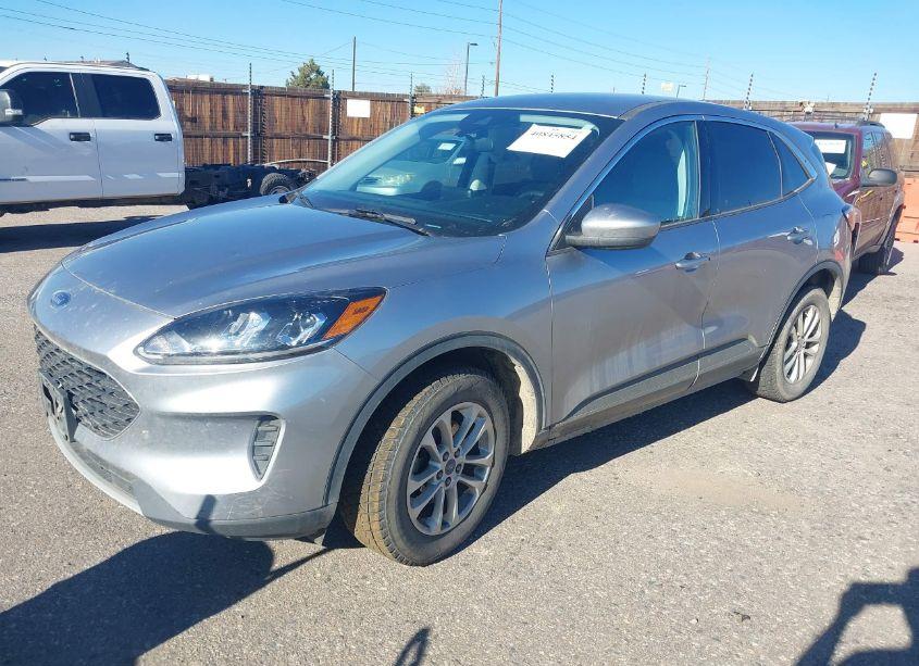 Photo 2 of 2021 Ford Escape SE (VIN 1FMCU9G68MUA91285)