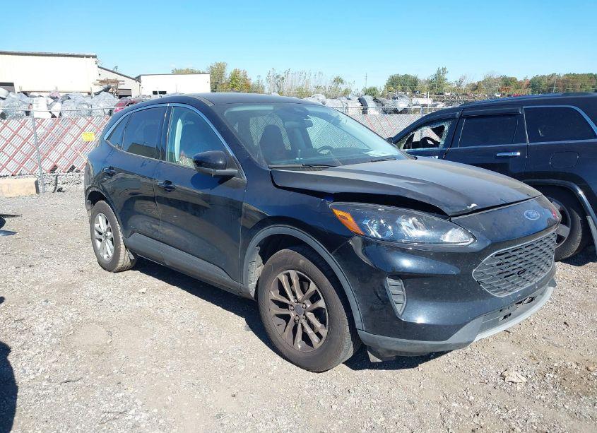 2021 Ford Escape SE (VIN 1FMCU9G68MUB10160) main photo