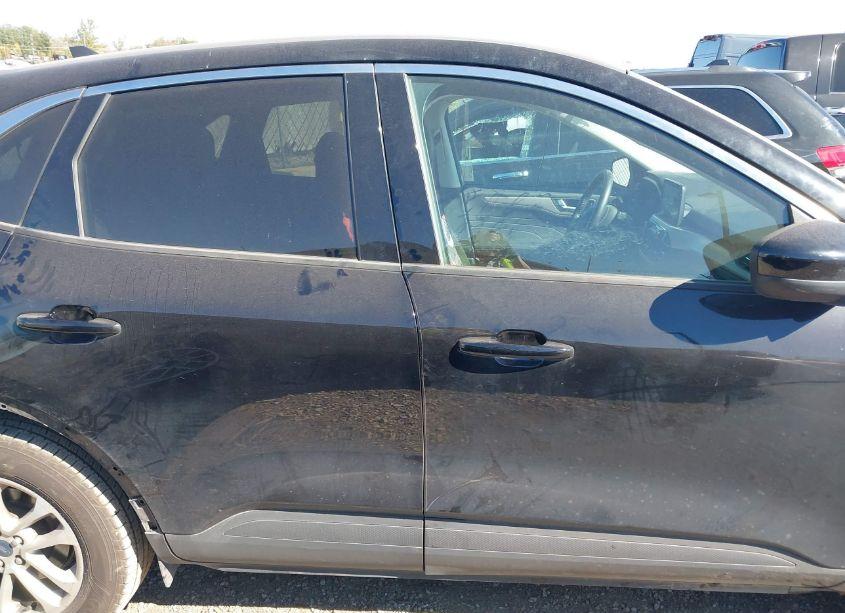 Photo 14 of 2021 Ford Escape SE (VIN 1FMCU9G68MUB10160)