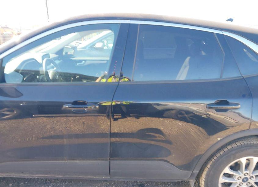 Photo 15 of 2021 Ford Escape SE (VIN 1FMCU9G68MUB10160)