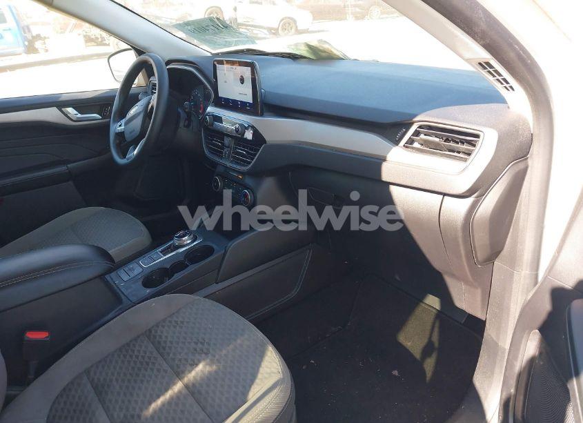 Photo 5 of 2021 Ford Escape SE (VIN 1FMCU9G68MUB24978)