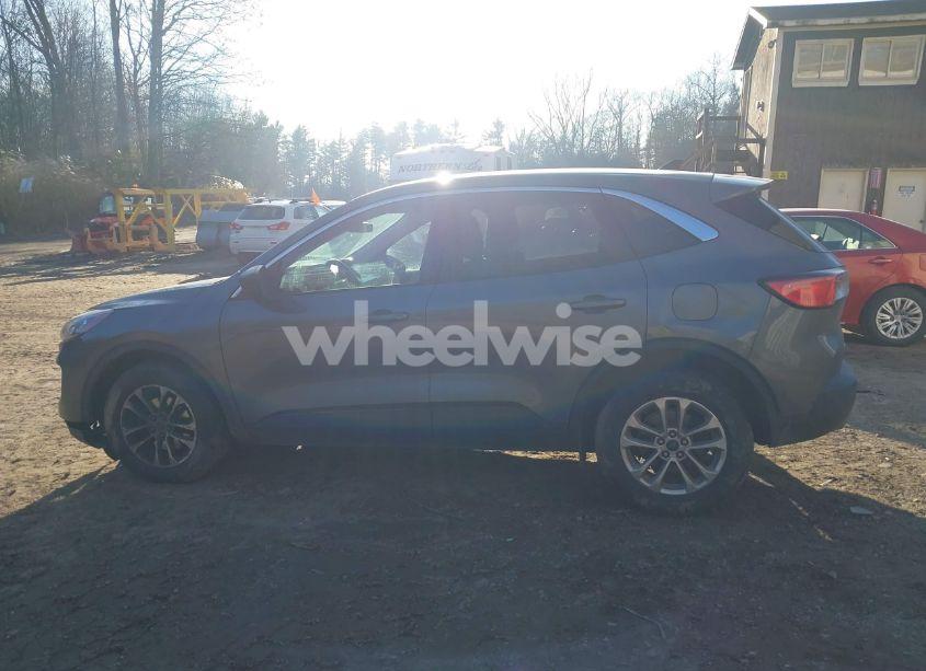 Photo 14 of 2022 Ford Escape SE (VIN 1FMCU9G68NUA34831)