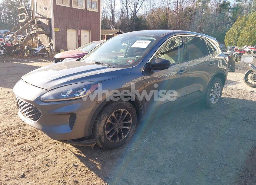 Photo 2 of 2022 Ford Escape SE (VIN 1FMCU9G68NUA34831)