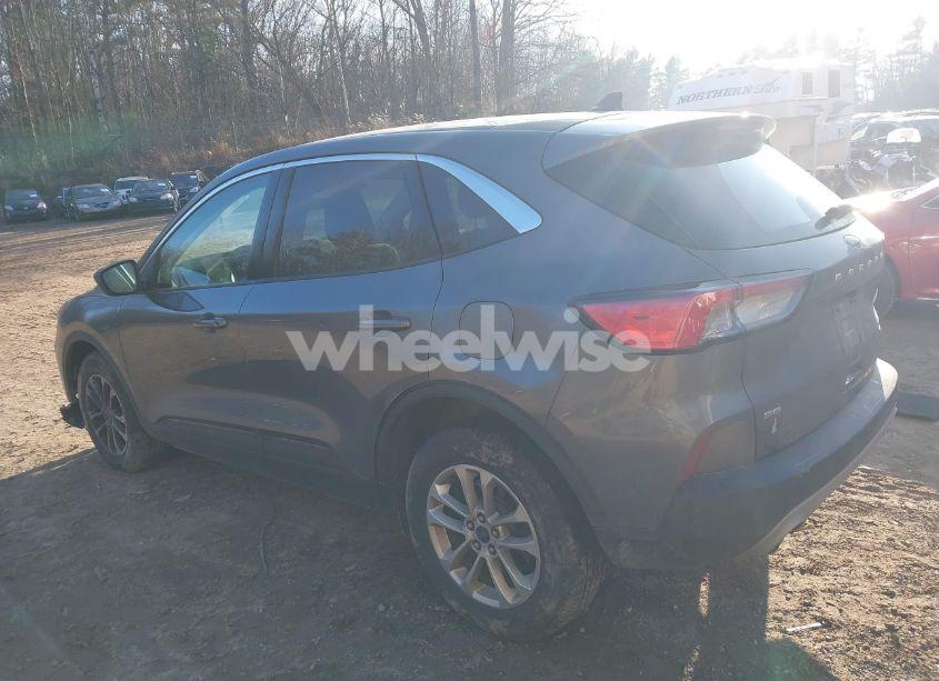 Photo 3 of 2022 Ford Escape SE (VIN 1FMCU9G68NUA34831)