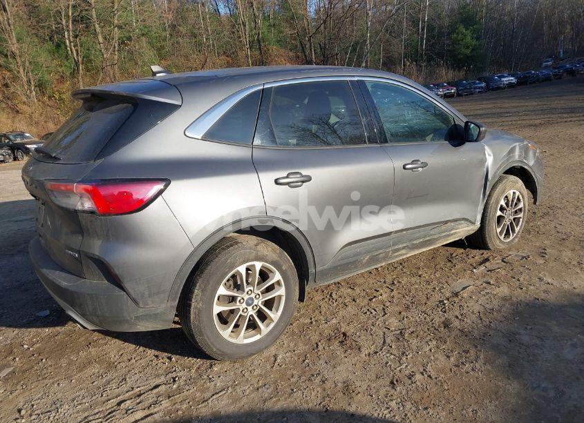 Photo 4 of 2022 Ford Escape SE (VIN 1FMCU9G68NUA34831)