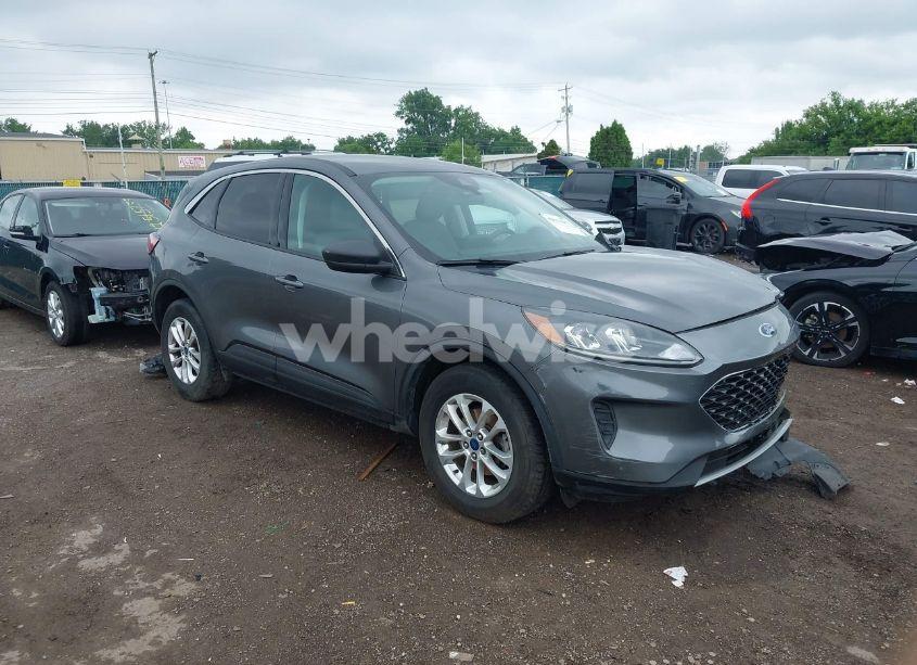 2022 Ford Escape SE (VIN 1FMCU9G68NUA41715) main photo
