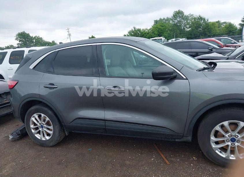 Photo 14 of 2022 Ford Escape SE (VIN 1FMCU9G68NUA41715)