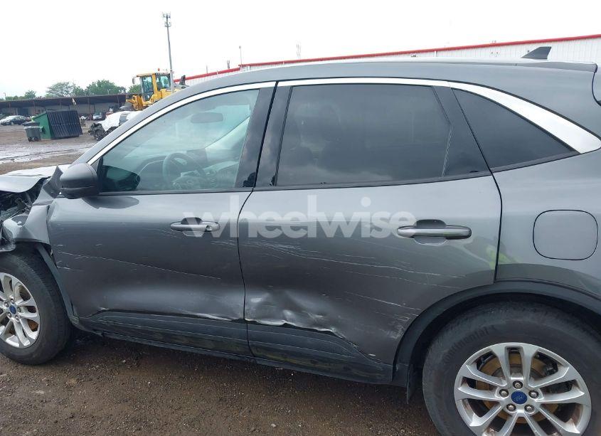 Photo 15 of 2022 Ford Escape SE (VIN 1FMCU9G68NUA41715)