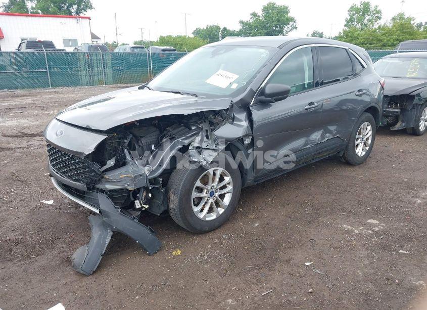 Photo 2 of 2022 Ford Escape SE (VIN 1FMCU9G68NUA41715)