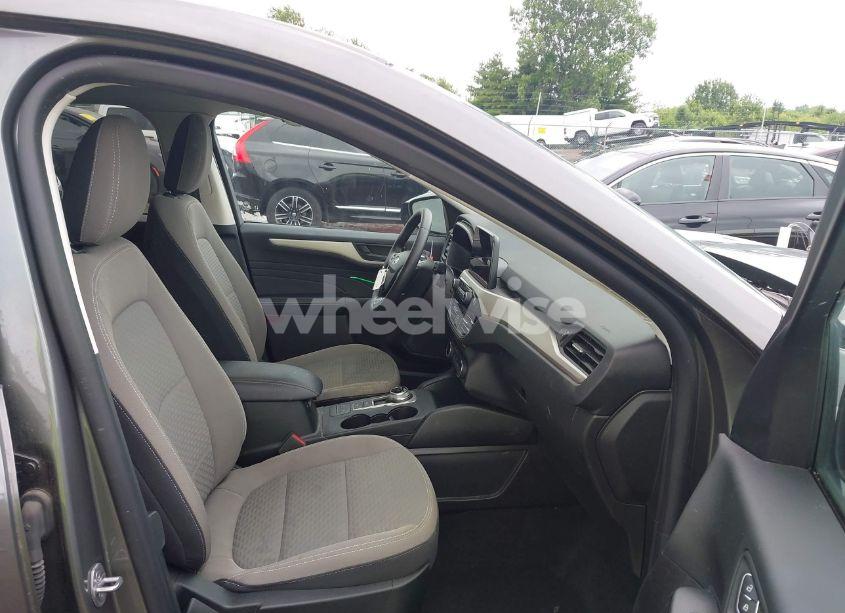 Photo 5 of 2022 Ford Escape SE (VIN 1FMCU9G68NUA41715)