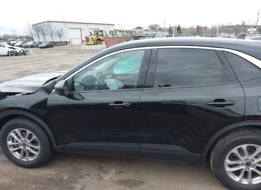 Photo 14 of 2022 Ford Escape SE (VIN 1FMCU9G68NUA95645)