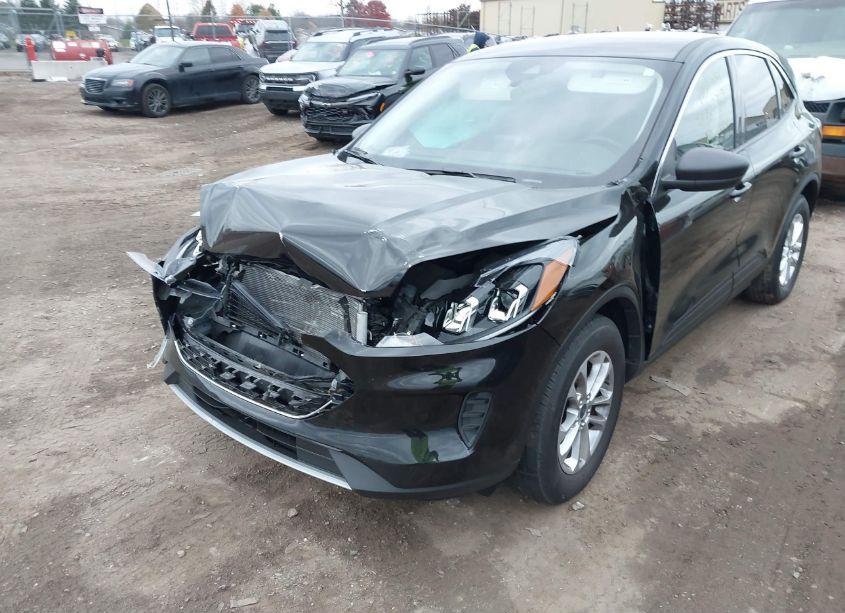 Photo 2 of 2022 Ford Escape SE (VIN 1FMCU9G68NUA95645)