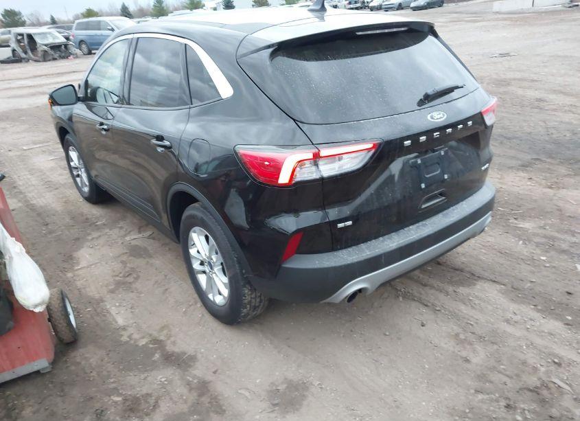 Photo 3 of 2022 Ford Escape SE (VIN 1FMCU9G68NUA95645)