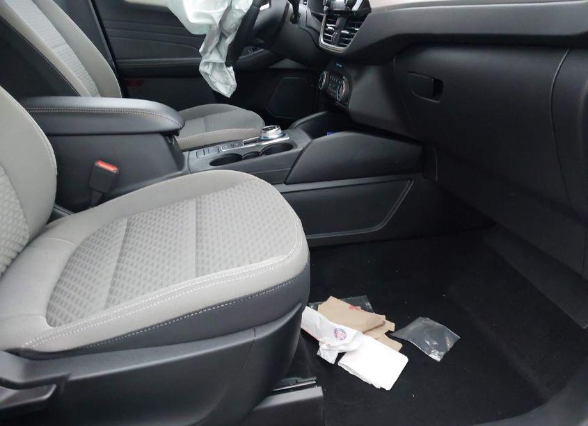 Photo 5 of 2022 Ford Escape SE (VIN 1FMCU9G68NUA95645)