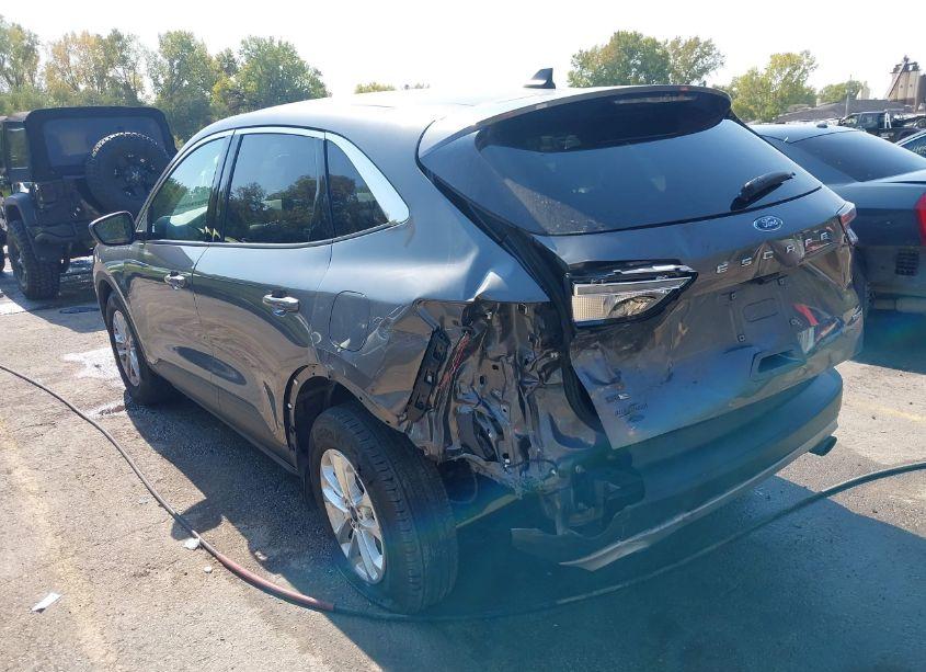 Photo 3 of 2022 Ford Escape SE (VIN 1FMCU9G68NUB50756)