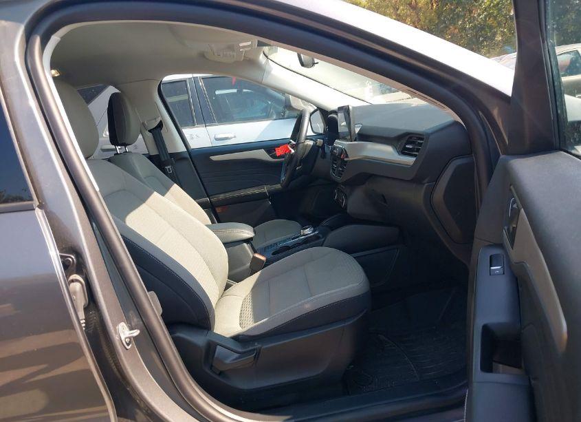 Photo 5 of 2022 Ford Escape SE (VIN 1FMCU9G68NUB50756)